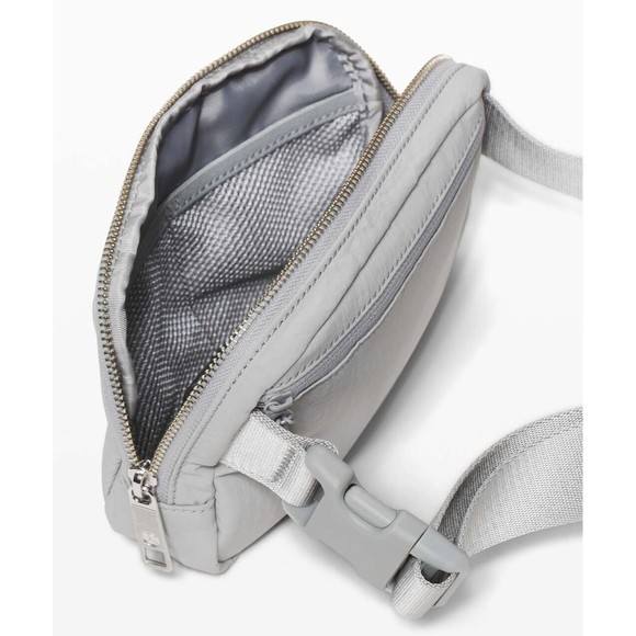 NWT Lululemon Everywhere Belt Bag Silver Drop Gray Extended Strap Fanny Pack - Picture 2 of 5